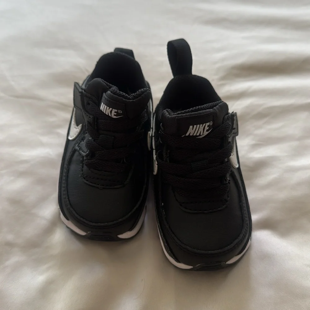 New Nike Airmax 90 Easyon Baby Sneakers size 3C